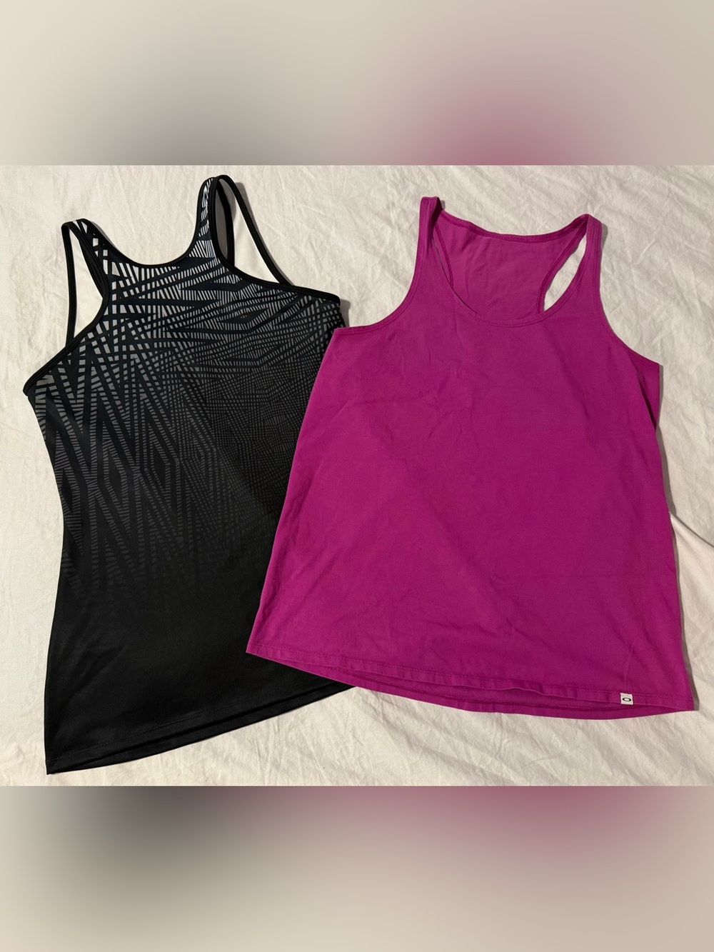 ✨✨Oakley Tanks✨✨
